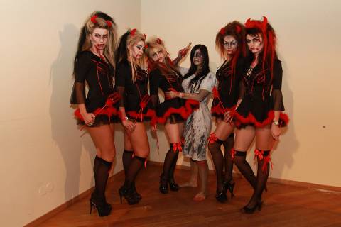 Festa halloween Romania ragazze mascherate